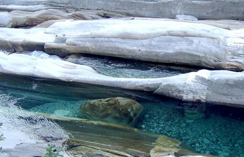 アルプスの氷河水